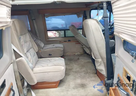 1993 Dodge Ram Van B250 z USA, uszkodzony, nr VIN 2B6HB21Y0PK510715